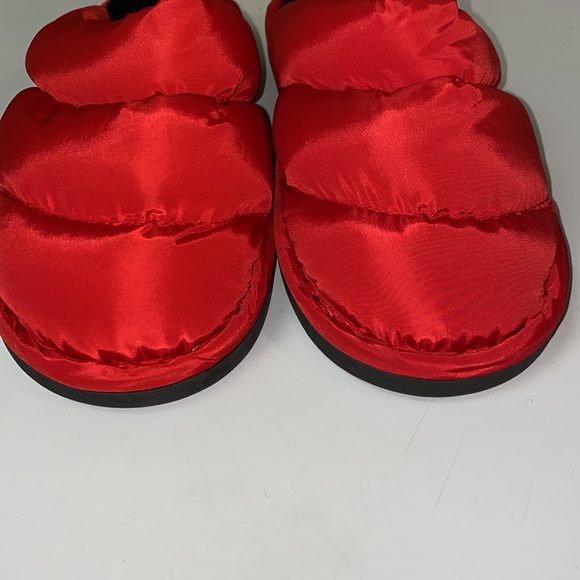 Red Puffer slippers - Picture 4 of 5